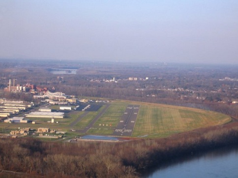 Hartford-Brainard Airport from the air on approach to Runway 2